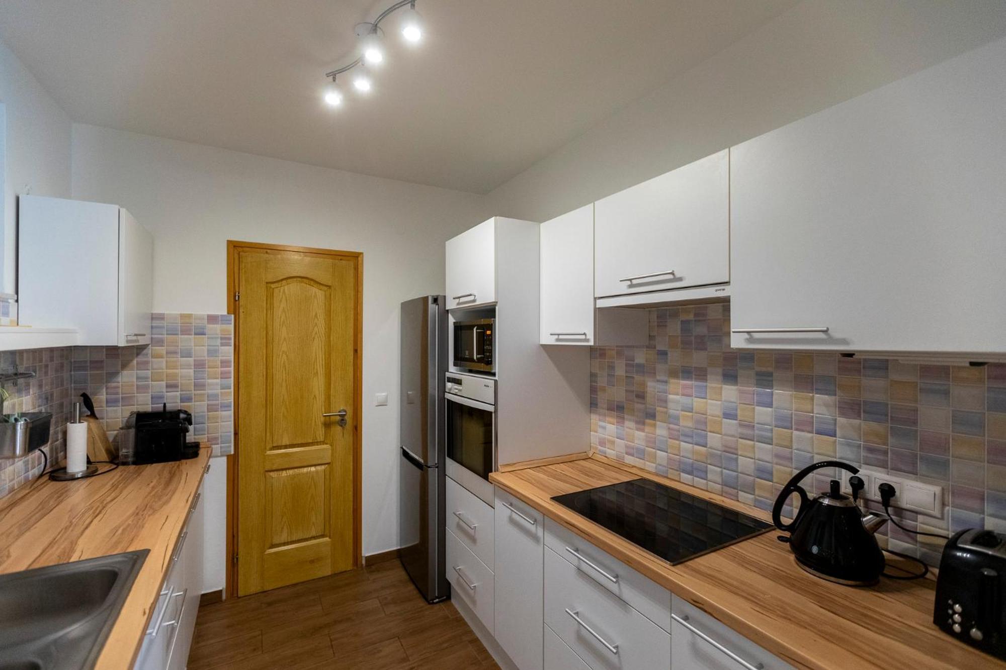 Park Apartman Sarrod Exterior photo