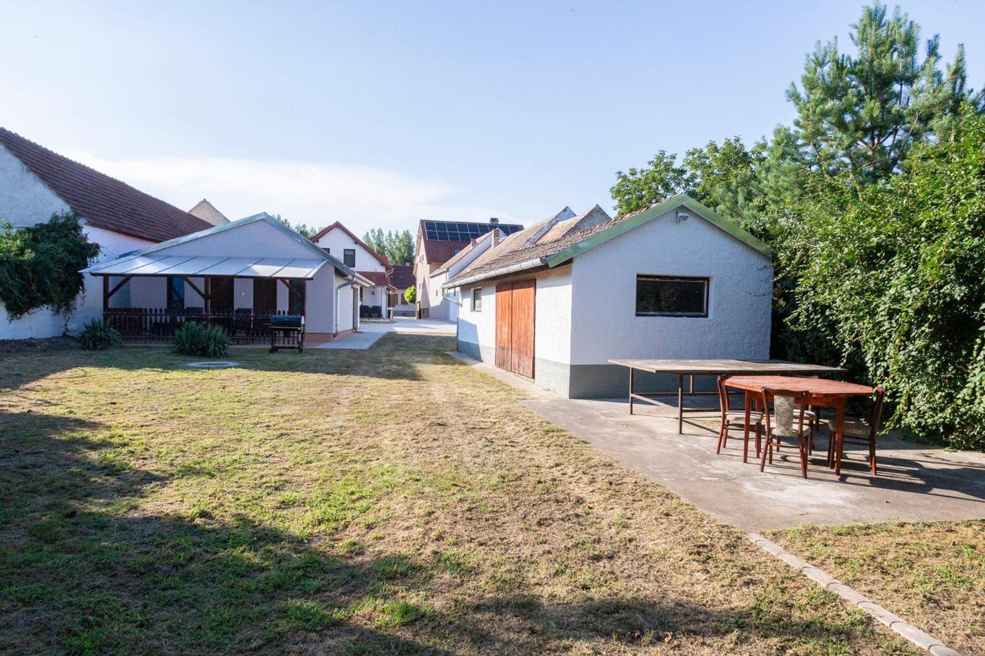 Park Apartman Sarrod Exterior photo